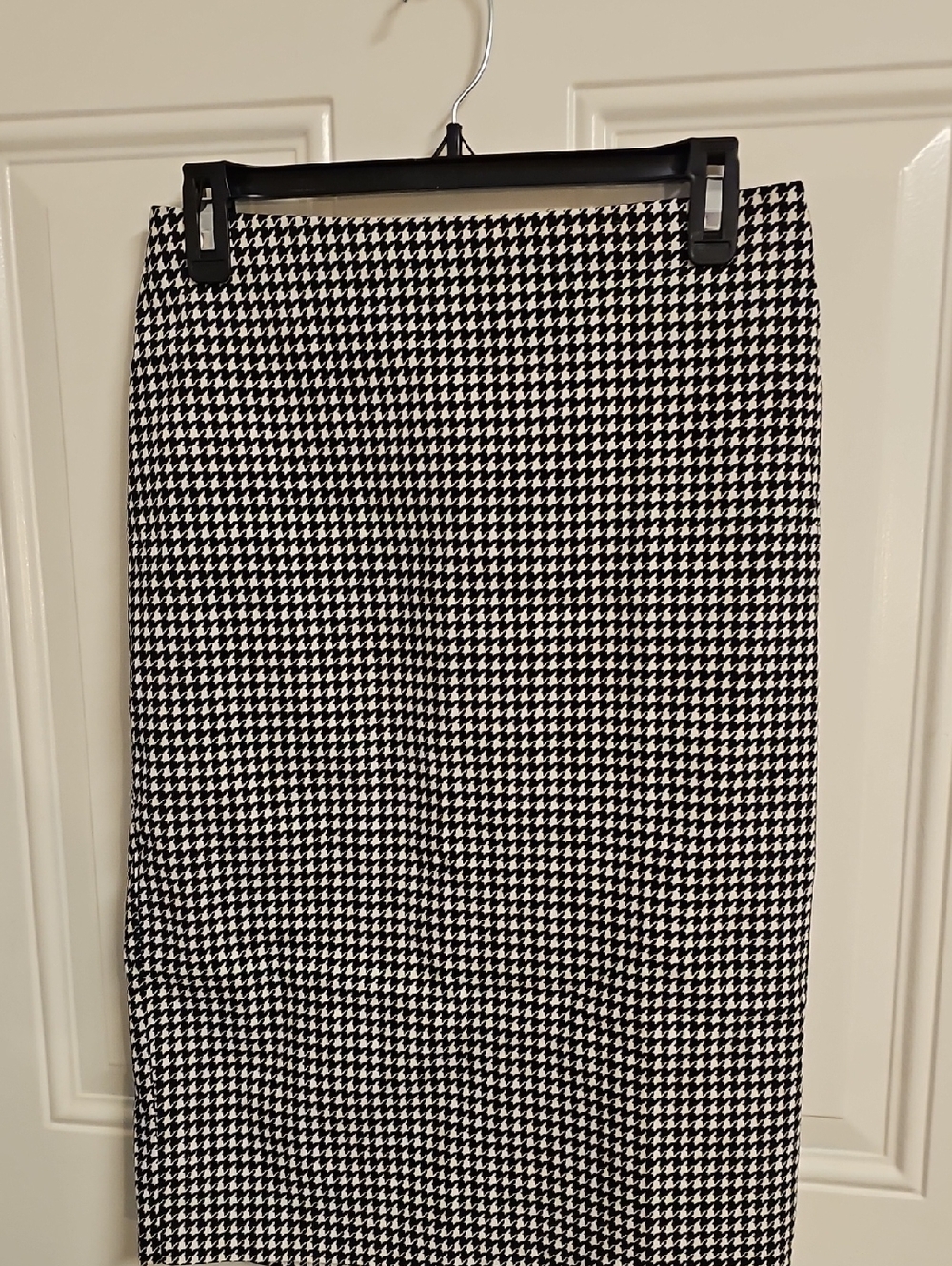 Black and White Houndstooth Pencil Skirt